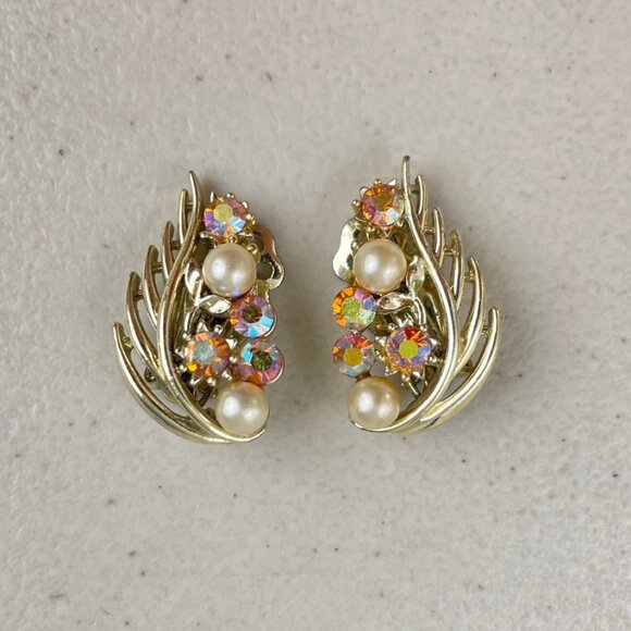 Vintage Earring Silver Faux Pearl pink crystal 1970s signed Lisner Fancy Holiday - Picture 1 of 4